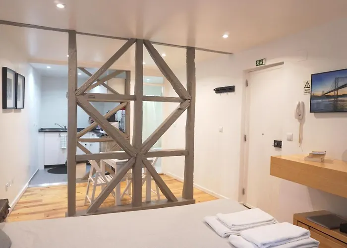 Graca - Between Graca And Alfama